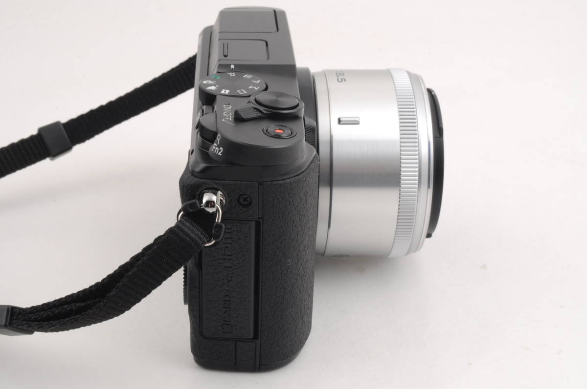 美品 シャッター回数 28回 動作品 ニコン Nikon 1 V3 レンズ 1 NIKKOR 18.5mm f1.8 ミラーレス一眼カメラ 取説 充電器 フード付 管K5647_画像3