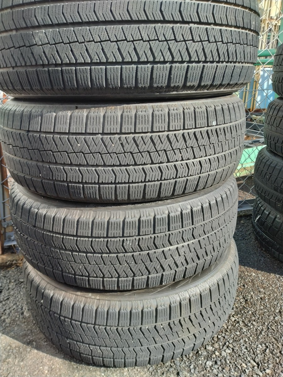 一部地域送料無料　中古 215/60R17 ブリヂストン ブリザック VRX2 4本 ミゾ有り CHR カローラクロス_画像1