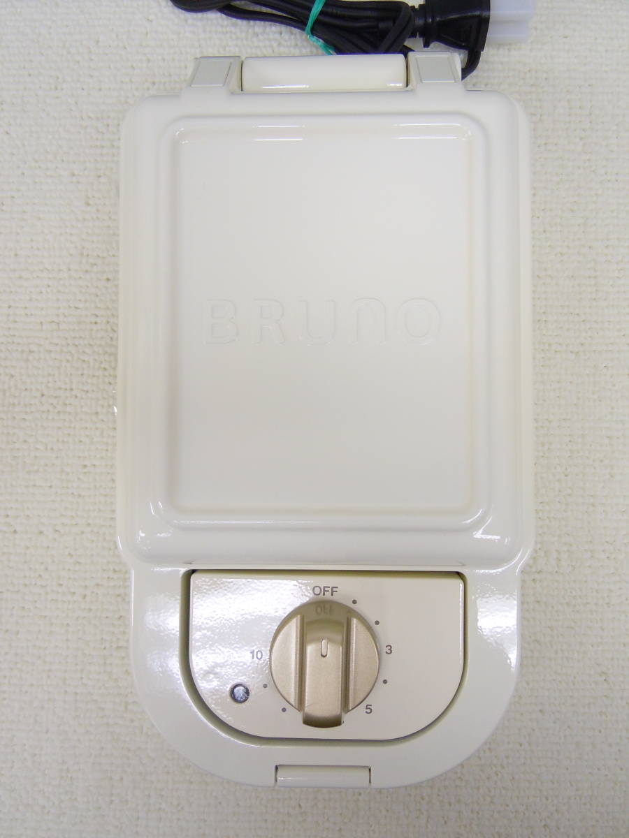 A663 中古 BRUNO ブルーノ タイマーをセットして待つだけ！ 耳までカリッと焼ける ホットサンドメーカー シングル white 白_画像2