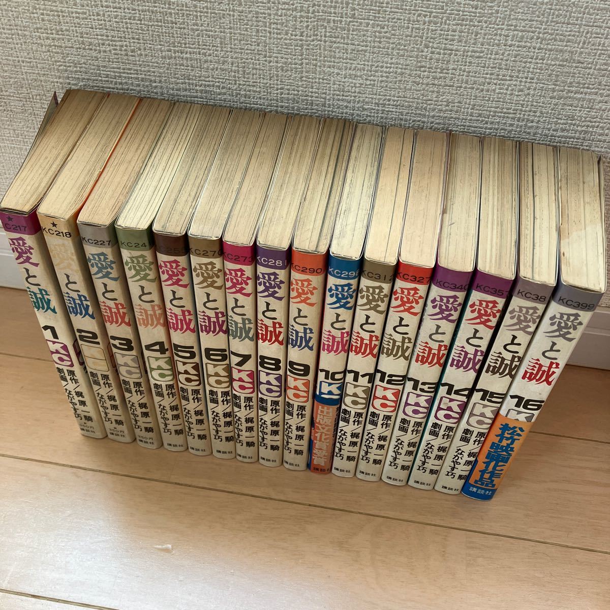 21か1578す 春日大社文書 全6冊 昭和56年~ 2,4巻函傷み有 21か1578す 春日大社文書 全6冊 昭和56年~ 2,4巻函傷み有