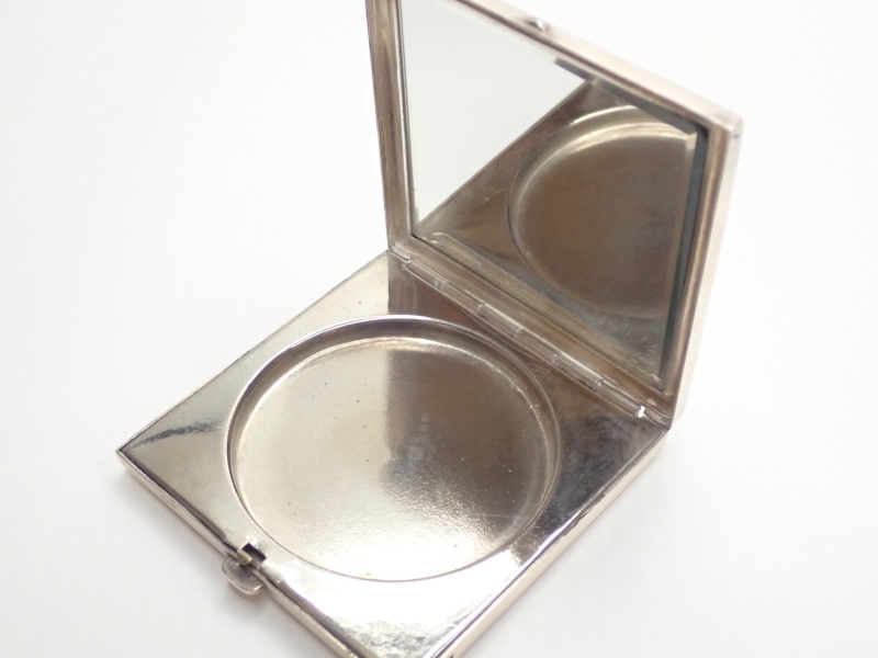 C500　シルバー　コンパクト　パウダーケース　69ｇ　彫金　銀製　レトロ　SILVER　_画像4