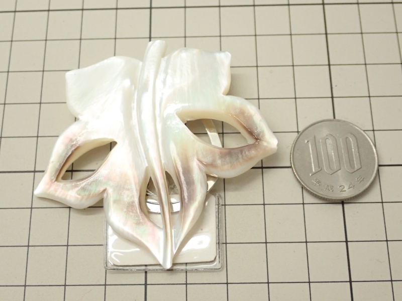 L708　ヴィンテージ スカーフクリップ シェル彫刻 貝　葉彫り Shell Sculpture vintage scarf clip _画像8