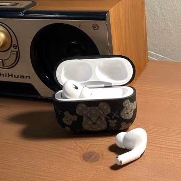 AirPods Proケース ベアブリック　エアーポッズ プロ　シリコン製　クマ柄　保護ケース　イヤホンケース　超軽量 新品　ブラック　ベア