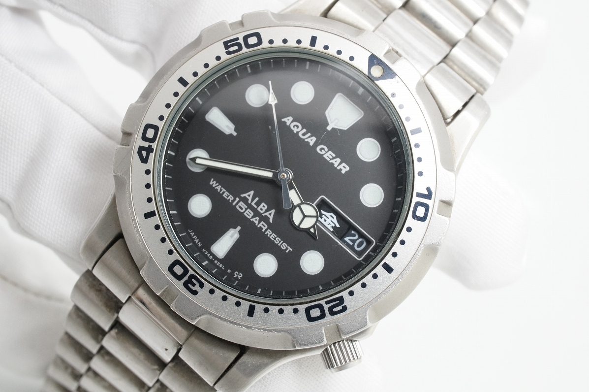 A39●作動良好 SEIKO セイコー ALBA アルバ AQUA GEAR ダイバー15気圧防水 V348-6130 デイデイト 蓄光 メンズ腕時計 シルバー クォーツ_画像2