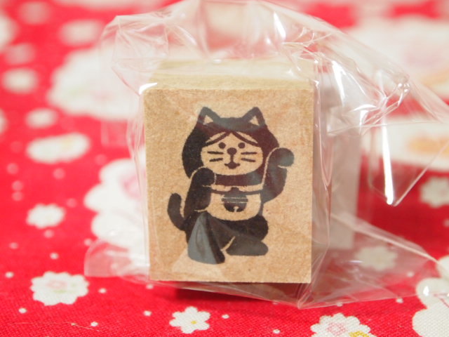 SALE スタンプ FUKUMONOはんこ 踊る招き猫 左手上げ DECOLE concombreの画像1