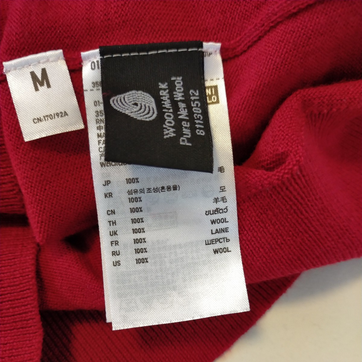 ユニクロ UNIQLO ニット セーター 秋冬　Мサイズ　WOOL　ウール　毛　100% 赤　薄手　メンズ Vネック　_画像5