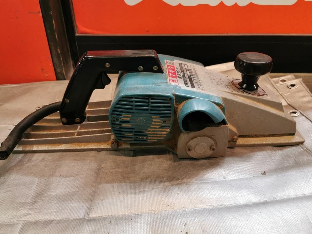 013♪おすすめ商品♪マキタ makita 170ｍｍ電動カンナ 1806B　替刃式 切削巾170ｍｍ_画像3