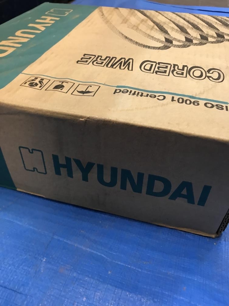 013♪未使用品・即決価格♪HYUNDAI　ヒュンダイ フラックス溶接ワイヤ SF-71 1.2ｍｍ　20ｋｇ　箱汚れ有 同梱不可　伝票直張り_画像4