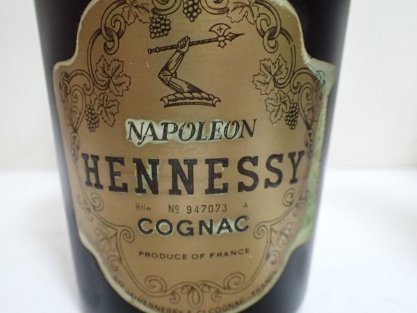 豊F730/8J自〇古酒 未開栓 Hennessy ヘネシー NAPOLEON ナポレオン COGNAC コニャック 金キャップ ブランデー 700ml〇_画像2