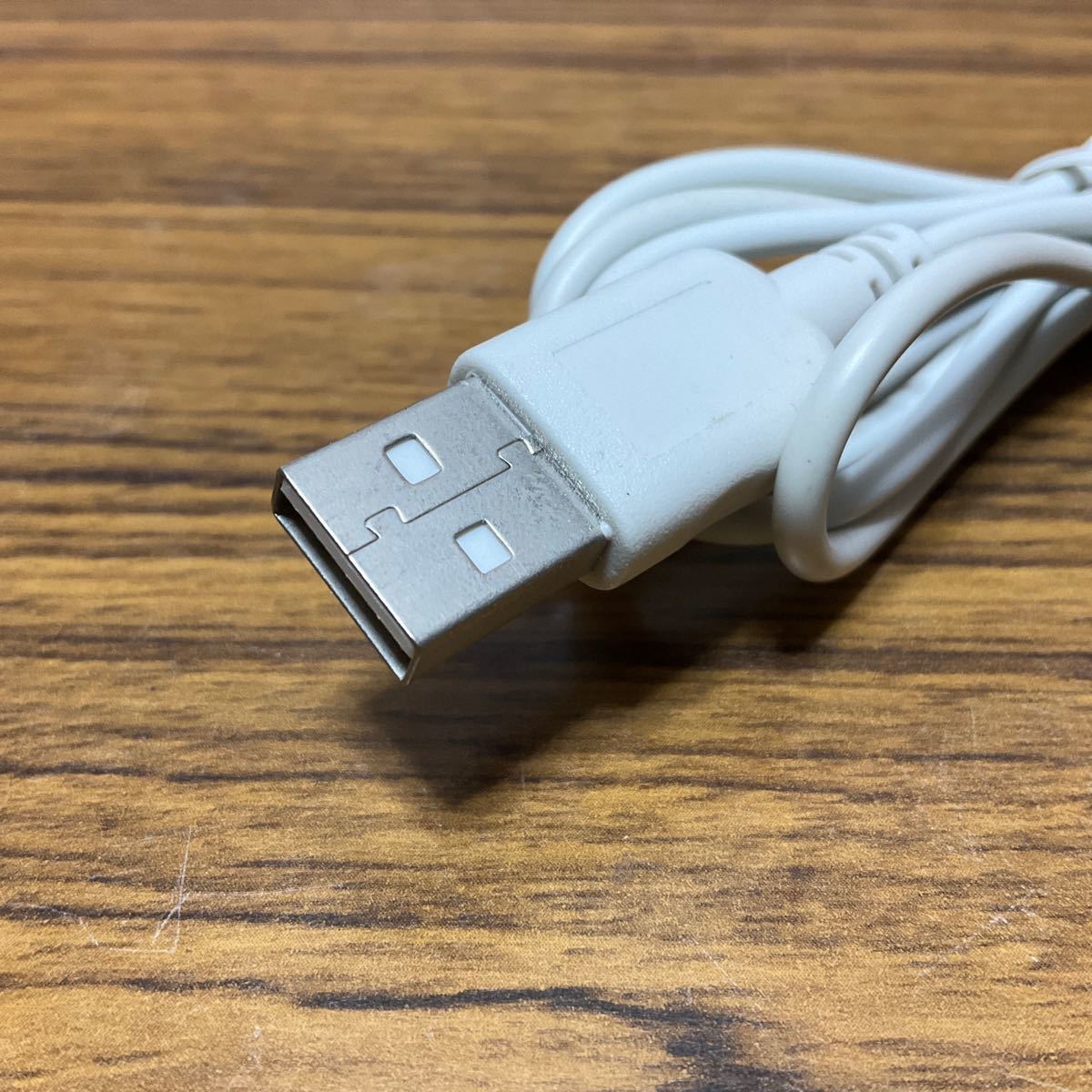 USB電源ケーブル USBオス → DCジャックオス(プラグ外径3.5mm/内径1.35mm) ホワイト 長さ約１m_画像3