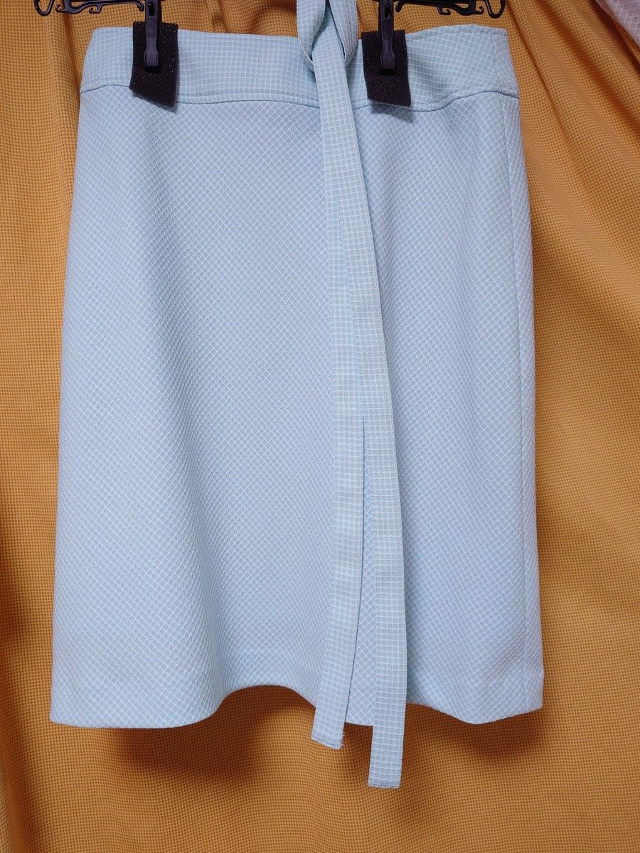 爽やかなブルー系・水色 チェック柄 スカートスーツ ウエストリボン付き １３号