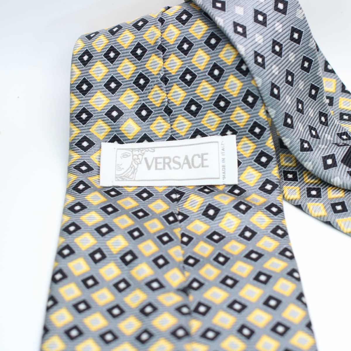 VERSACE ネクタイ タイ ダイヤ柄 NM グレー イエロー ブラック シルク 100% イタリア製 全長 150cm 幅 9.5㎝ ベルサーチ #A161_画像6