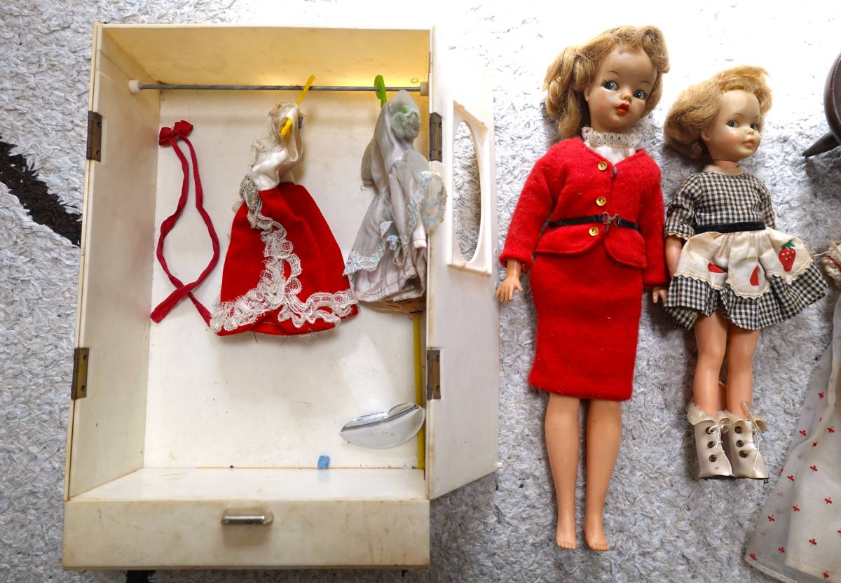 スカーレットちゃん人形　洋服、タンス、小物多数_画像5