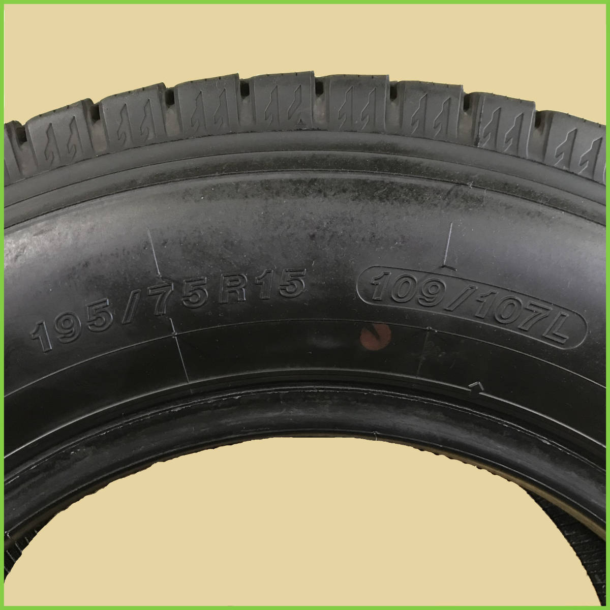 【S384】★法人様宛送料無料！ 在庫限り★ 中古 195/75R15 109/107L iG91 2022年製 ヨコハマタイヤ スタッドレス 2本セット_画像4