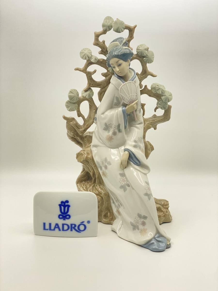 売れ筋介護用品も! ** リャドロ LLADRO ** GEISHA *L89 芸者 (ゲイシャ) 4807 No. フィギュリン リヤドロ