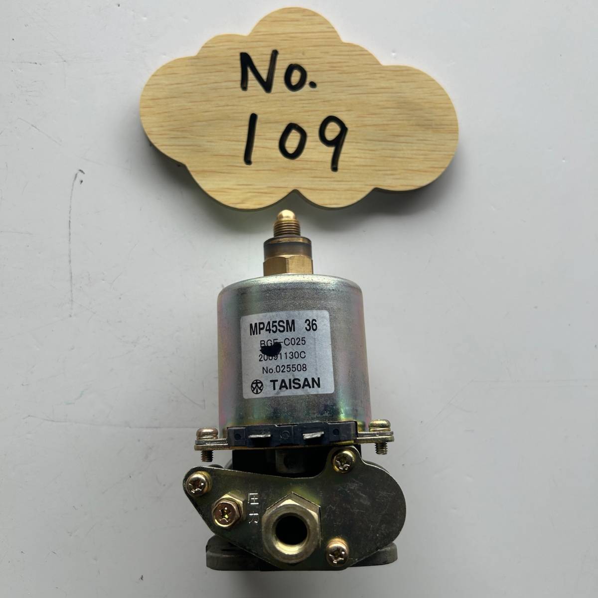 109■ MP45SM36 電磁ポンプ タイサン 灯油ボイラー 給湯器　部品　動作未確認　ジャンク_画像1