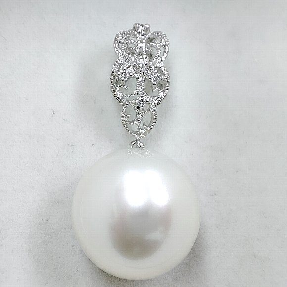 Y8940*K18WG natural south . White Butterfly pearl 15.2mm natural diamond 0.05ct pendant top * approximately 6.2g has been finished 
