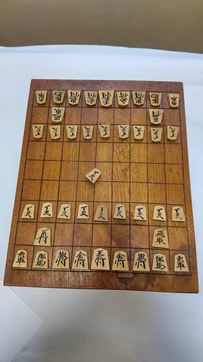 手作り将棋盤と彫り駒.駒台セット_画像9