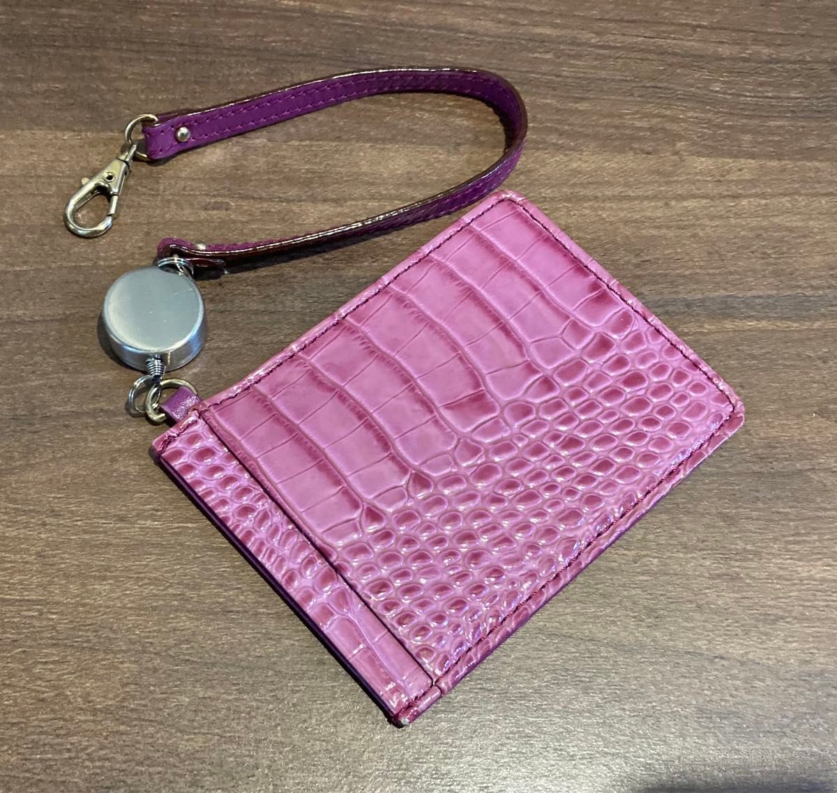 COMME CA DU MODE コムサデモード クロコ型押し リール付き パスケース
