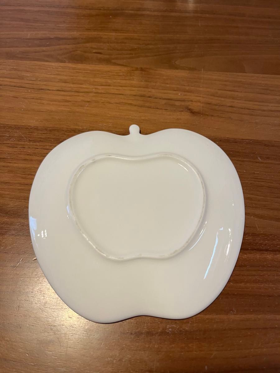 りんご　アップル　林檎　皿　プレート　デザート皿　白　ホワイト