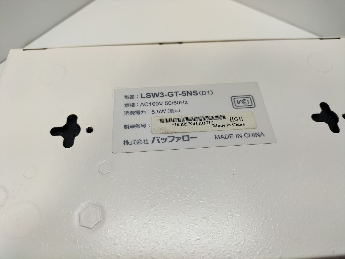 【中古】BUFFALO Giga対応 金属筺体 電源内蔵 5ポート ホワイト スイッチングハブ LSW3-GT-5NS