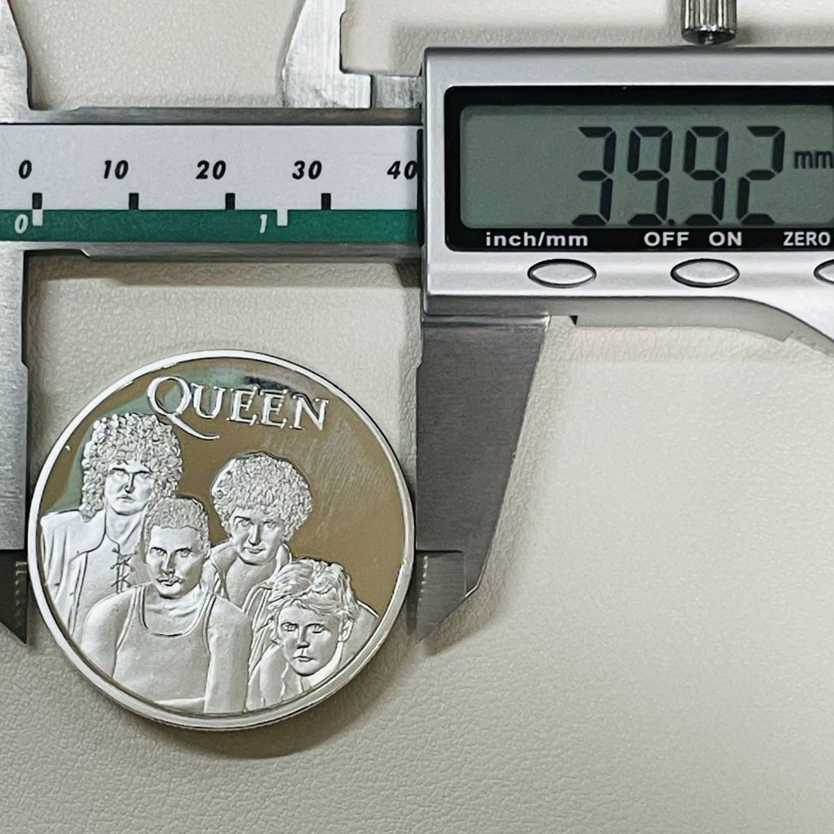 Queen クイーン　ロックバンド　マーキュリー　イギリス　アーティスト　記念メタル　海外　コイン　硬貨　収納ケースあり_画像6