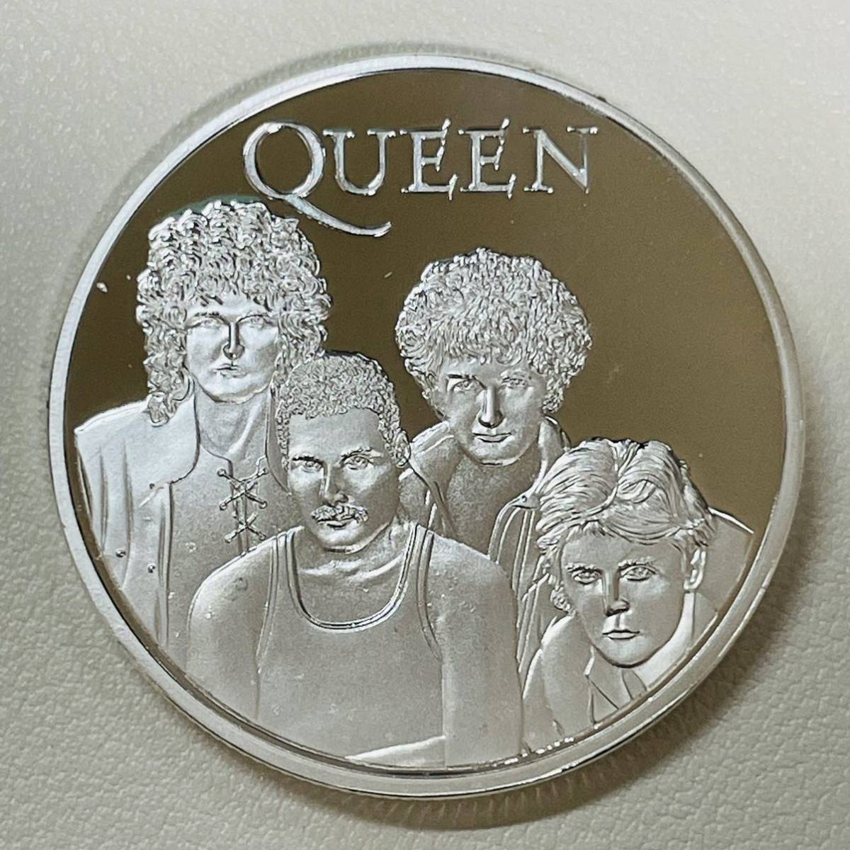 Queen クイーン　ロックバンド　マーキュリー　イギリス　アーティスト　記念メタル　海外　コイン　硬貨　収納ケースあり_画像2