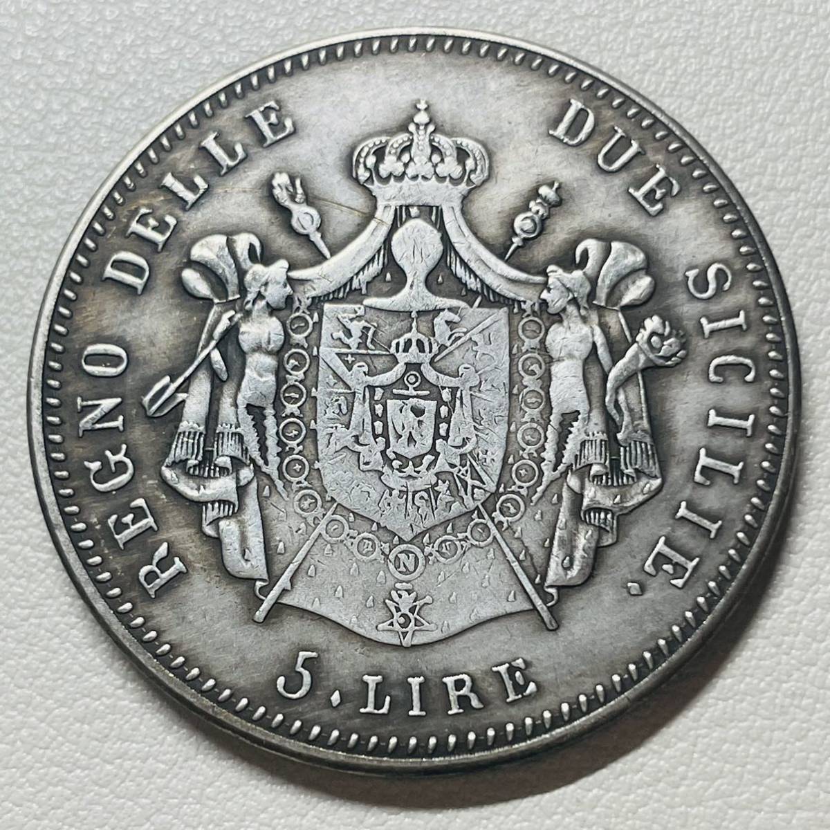 イタリア　硬貨　ノポリ王国　1812年　ジョアッキーノ・ナポレオーネ王　国章　5リラ　コイン　古銭　重さ20.9g_画像1