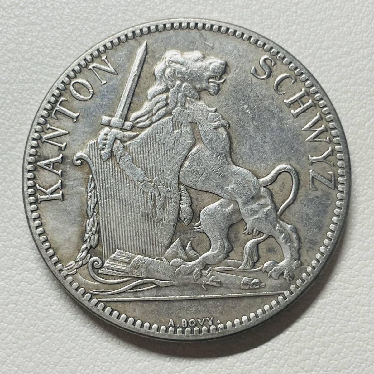 スイス　硬貨　シュヴィーツ州　1867年　5フランケン　州の花輪を守るライオン　国章　連邦射撃祭　コイン　古銭　重さ25.27g_画像2