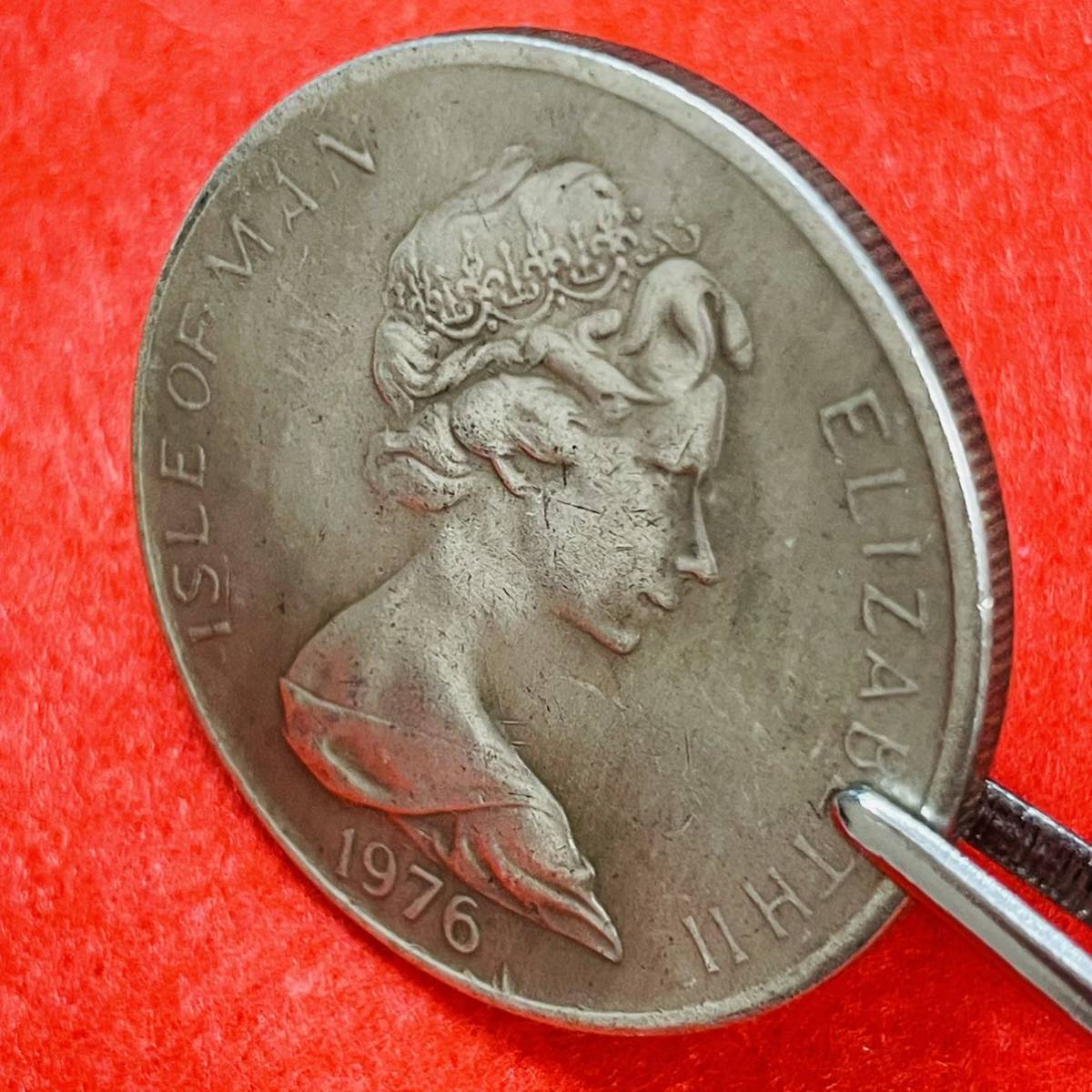 イギルス　硬貨　王室属領　1976年　マン島　エリザベス 2 世　馬車鉄道 100 周年記念　三脚巴紋　記念幣　コイン　古銭　重さ20.37g_画像4