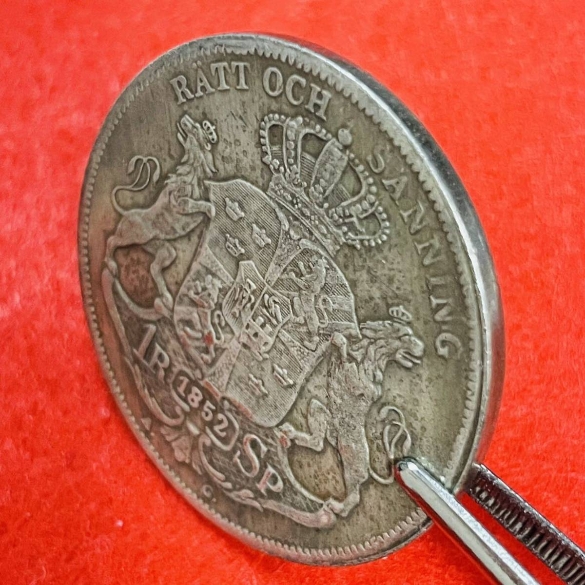 スウェーデン　硬貨　オスカー一世　1852年　ライオン　スウェーデン国章　1 リックスダラ　コイン　古銭　重さ23.44g_画像3
