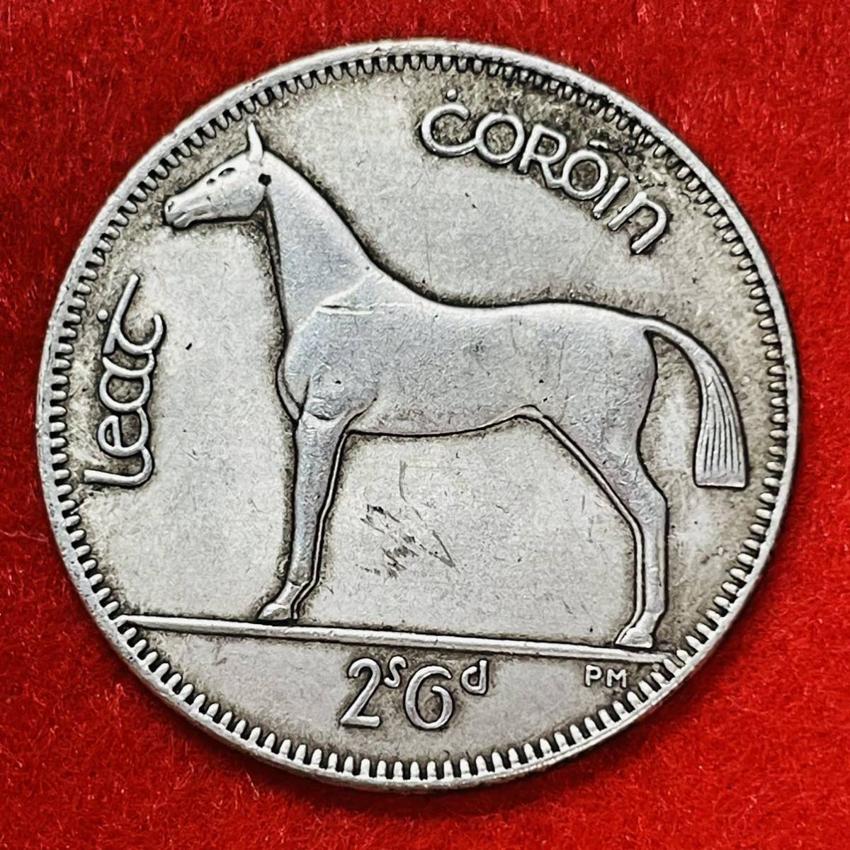 アイルランド　硬貨　ゲーリックハープ　1943年　ゲール語IRE（アイルランド）　ハンター馬　ハーフクラウン　コイン　古銭　重さ9.94g_画像2