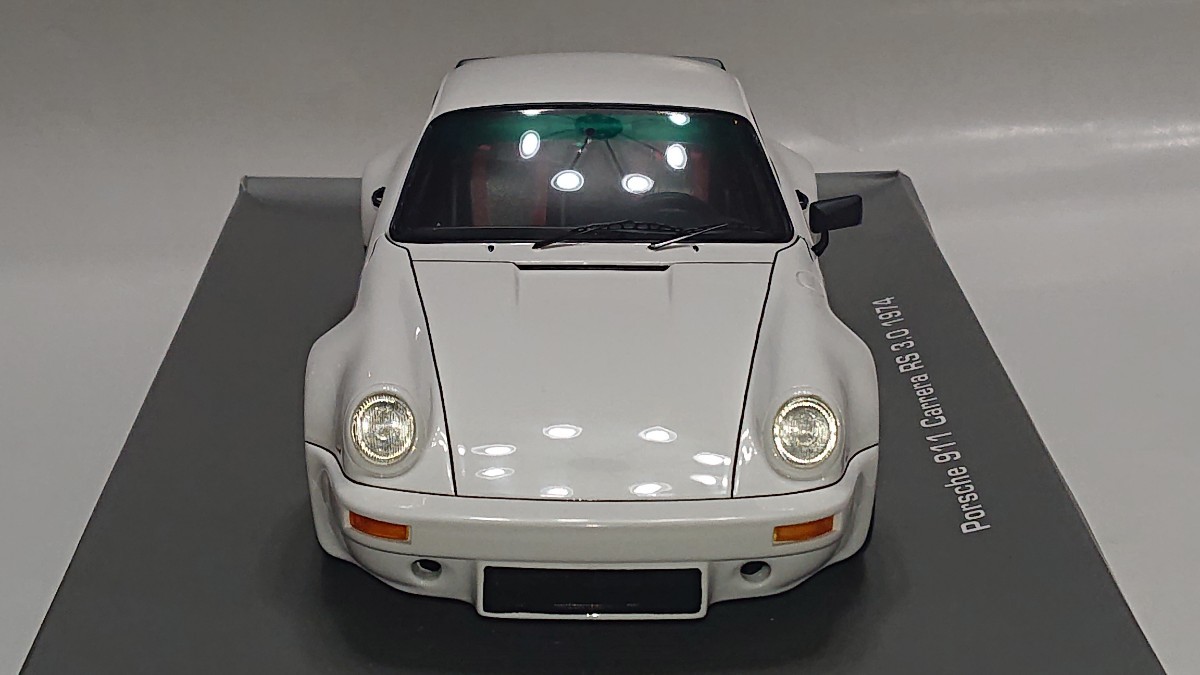 スパークモデル 1/18 ポルシェ911カレラRS3.0_画像2