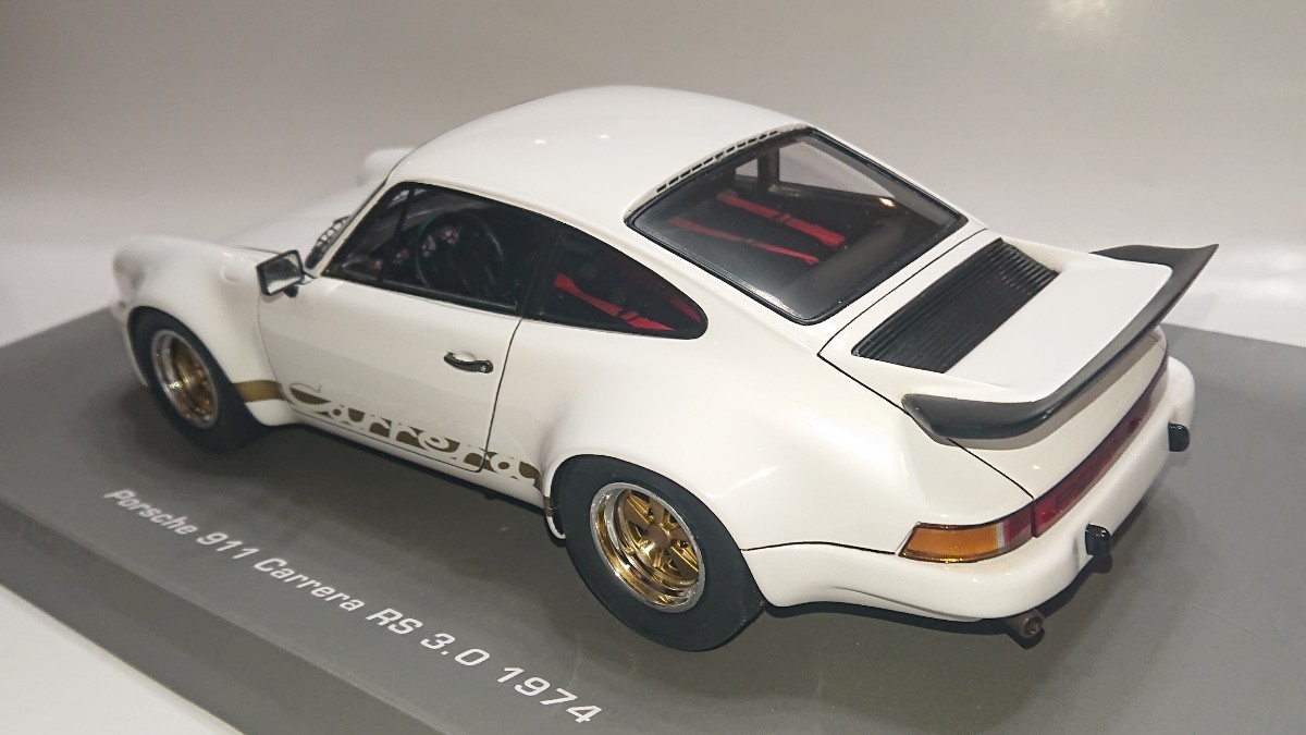 スパークモデル 1/18 ポルシェ911カレラRS3.0_画像4