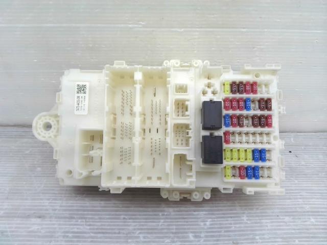 フィット DBA-GK3 ヒューズ ボックス B593M 7470-4435-0W 室内用 yatsu_画像1