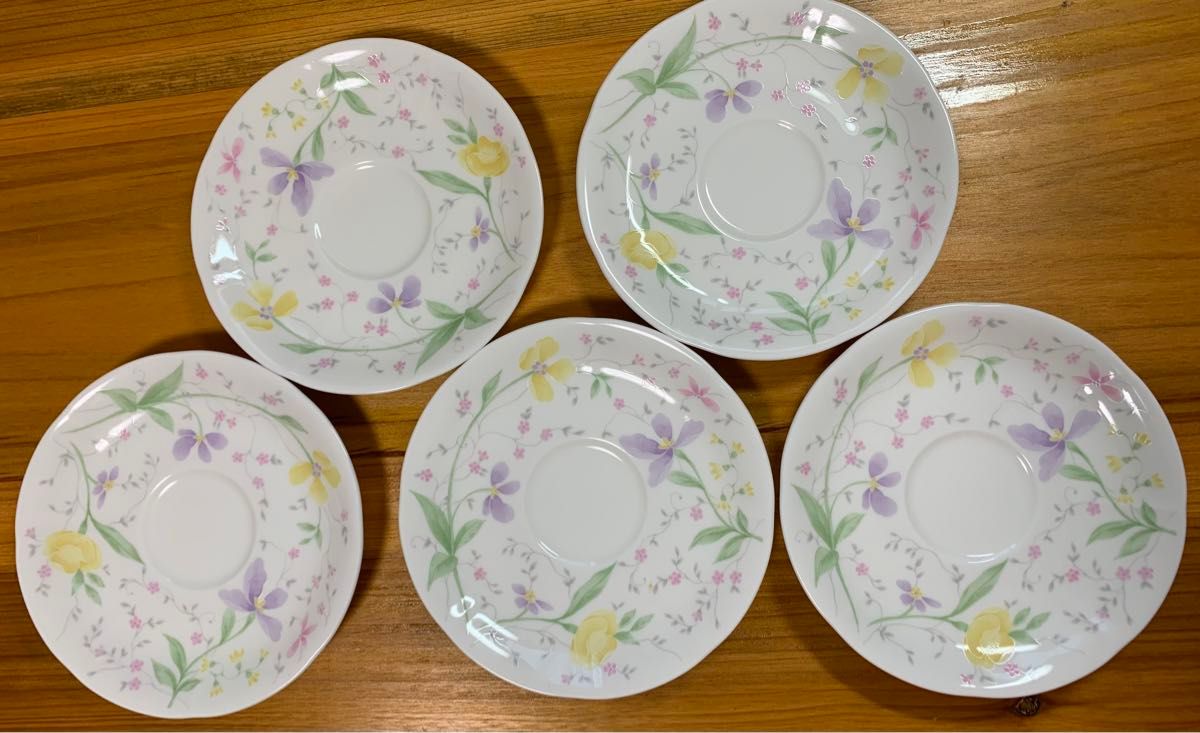 NARUMIナルミ ボーンチャイナ 花柄 カップ&ソーサー 5客セット NARUMIナルミ ボーンチャイナ 花柄 カップ&ソーサー 5客セット