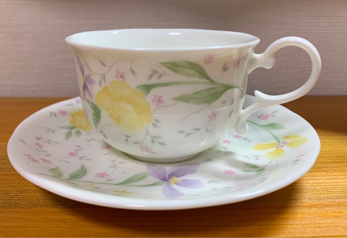 NARUMIナルミ ボーンチャイナ 花柄 カップ&ソーサー 5客セット NARUMIナルミ ボーンチャイナ 花柄 カップ&ソーサー 5客セット