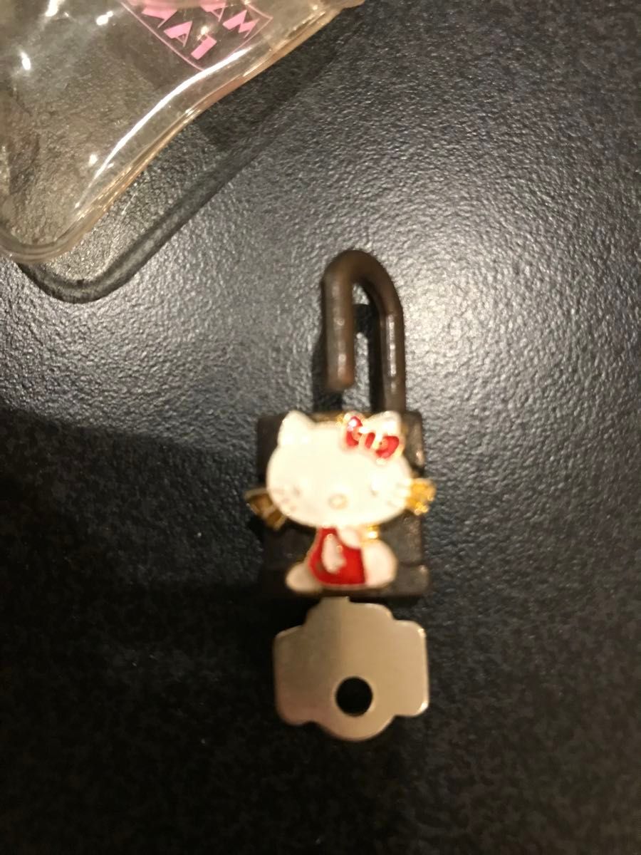 超レア 昭和レトロ美品 HELLO KITTY ハローキティ南京錠 鍵 超レア 昭和レトロ美品 HELLO KITTY ハローキティ南京錠 鍵