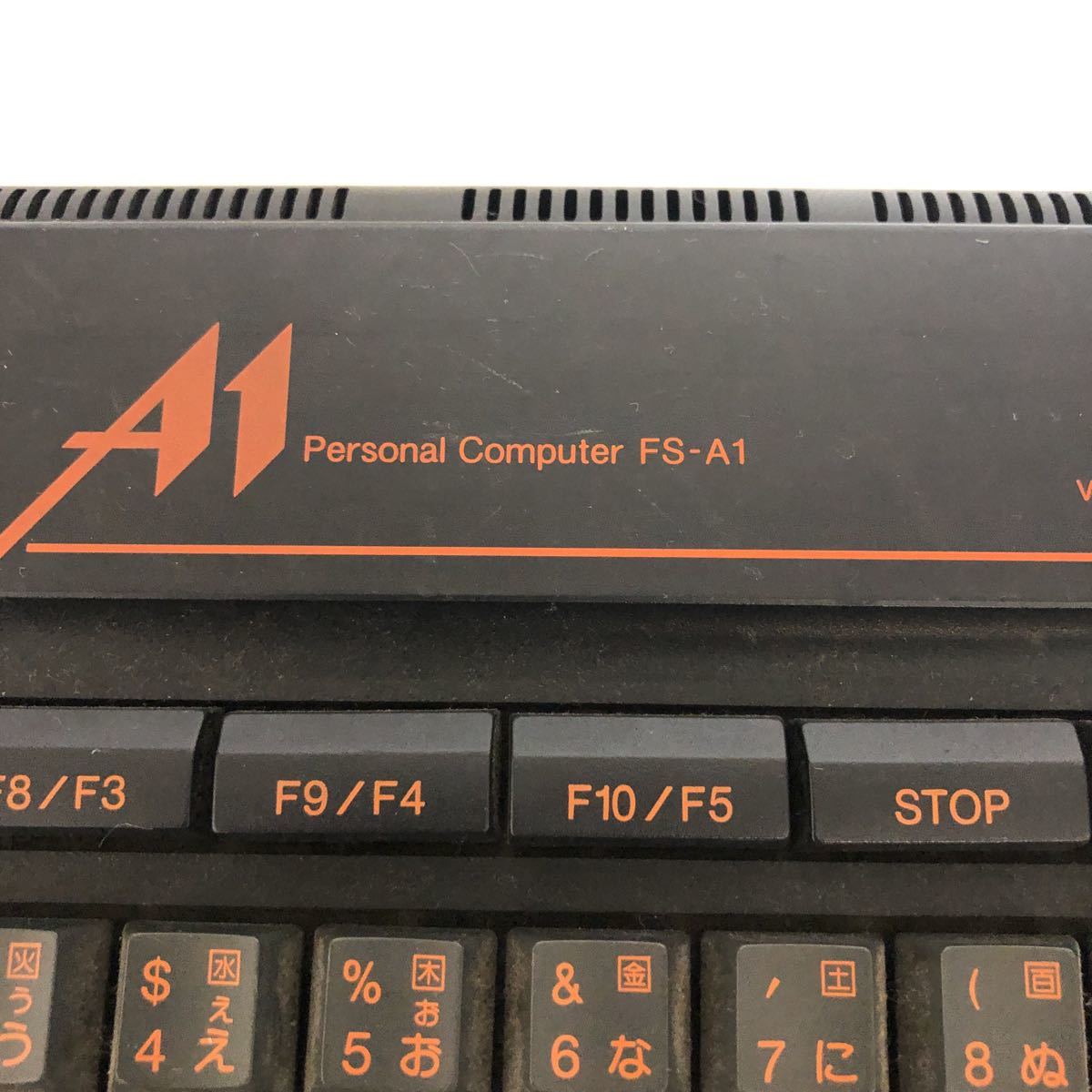【ジャンク/80】Panasonic パナソニック レトロパソコン MSX2 FS-A1 RAM64K VRAM128K ブラック キズ汚れダメージ有 動作未確認_画像3
