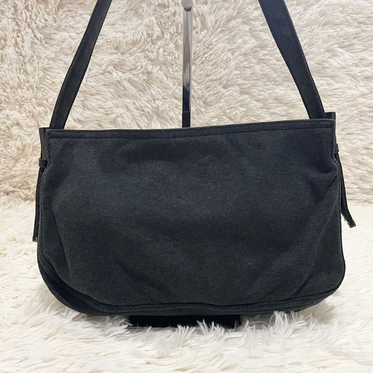 美品】FENDI マンマバケット ワンショルダー FFロゴ 美品】FENDI マンマバケット ワンショルダー FFロゴ