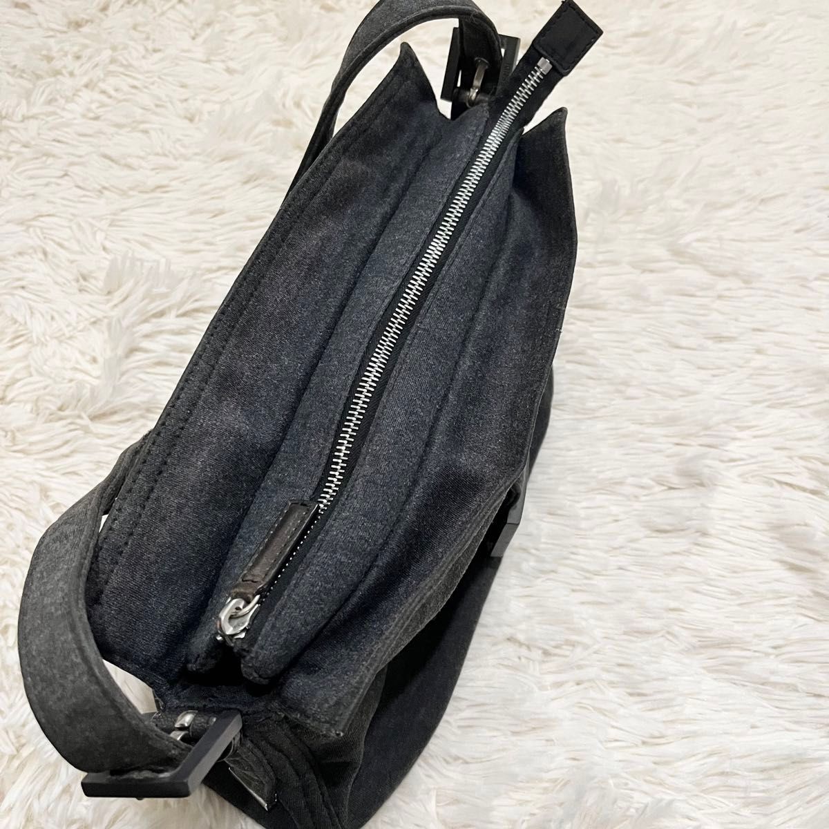 美品】FENDI マンマバケット ワンショルダー FFロゴ 美品】FENDI マンマバケット ワンショルダー FFロゴ