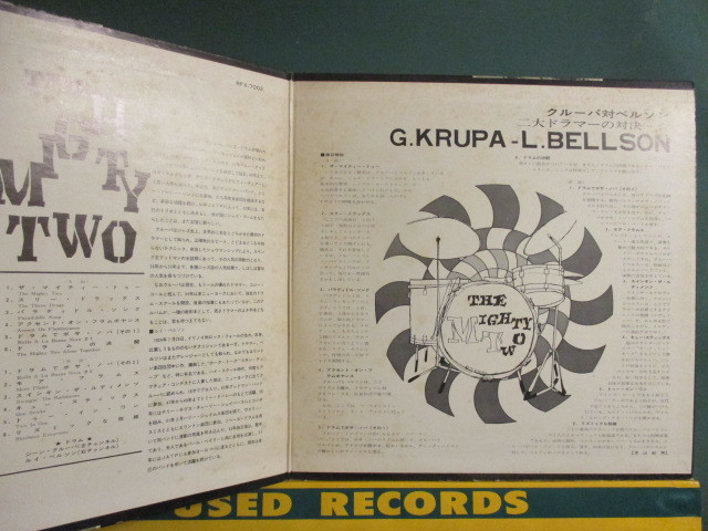 Gene Krupa X Louis Bellson ： The Mighty Two LP (( Jazz Drums / クルーパ 対 ベルソン 二大ドラマーの対決 / 落札5点で送料当方負担_画像2