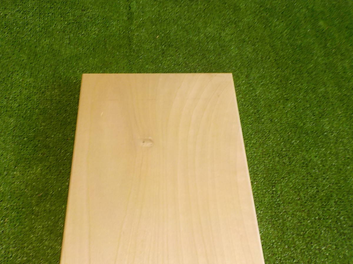 NO145＊ほうの木まな板（天然木）小さめサイズ・いかがですか！刃にやさしい板ですよ！！　　　　　_重さ・１０５０ｇ