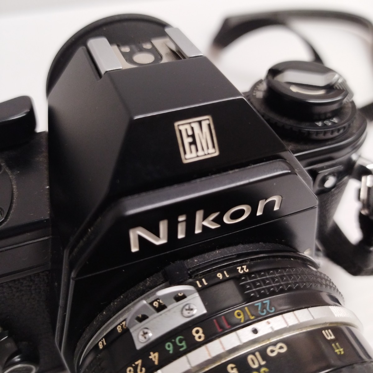 NA★1円〜 Nikon ニコン フィルムカメラ EM マニュアルフォーカス 一眼レフ レンズ nikkor 50mm f/1.8 動作未確認_画像3
