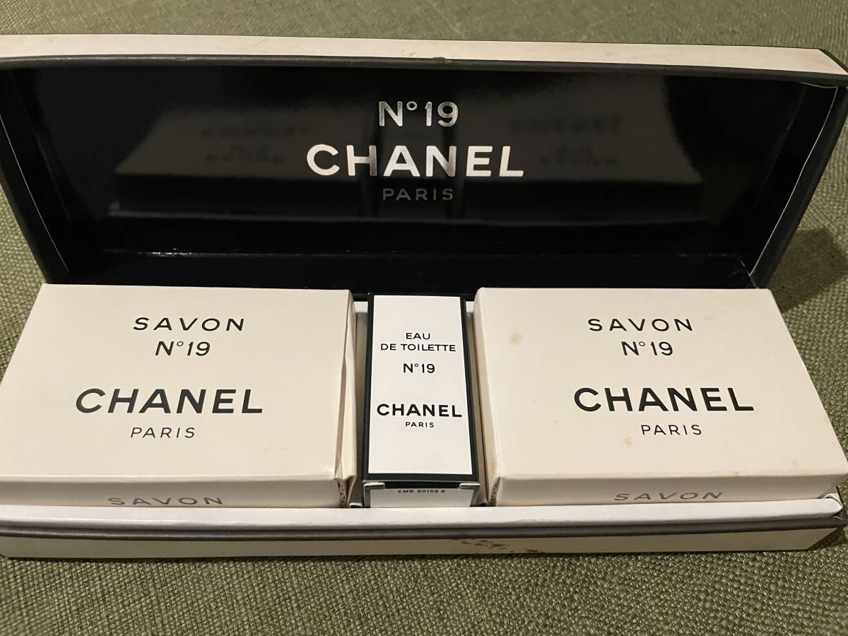 CHANEL No.19 サヴォン&オードトワレ セット 未使用石鹸1個とオードトワレ_画像1