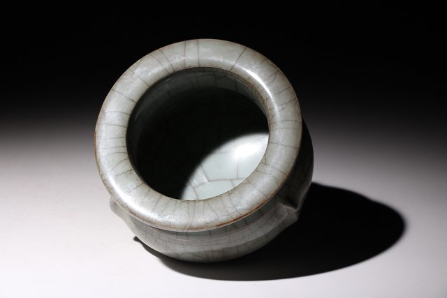 博物館展示品 来歴有 2152 宋時代 官窯三足香炉 幅約10.5cm (検 博物館展示品 来歴有 2152 宋時代 官窯三足香炉 幅約10.5cm (検