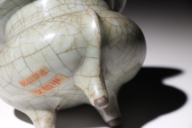 博物館展示品 来歴有 2152 宋時代 官窯三足香炉 幅約10.5cm (検 博物館展示品 来歴有 2152 宋時代 官窯三足香炉 幅約10.5cm (検