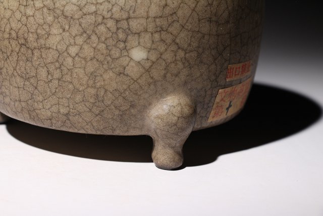 博物館展示品　来歴有　1674　宋時代　哥窯三足香炉　寸法約15.5cm×約14cm　(検)青磁 香爐 中国美術 唐物_画像8