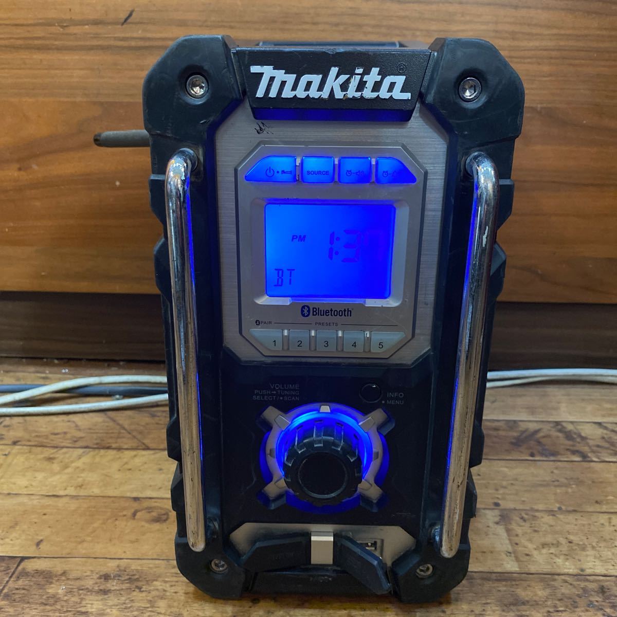 Makita Bluetooth搭載 充電式ラジオ MR108 バッテリー付き