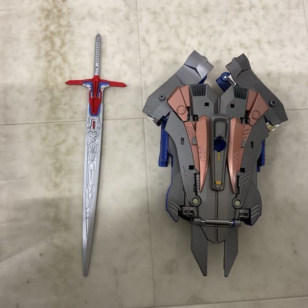 1円〜 タカラトミー トランスフォーマー 最後の騎士王 TLK-15 キャリバーオプティマスプライム 初回限定ソード付_画像7